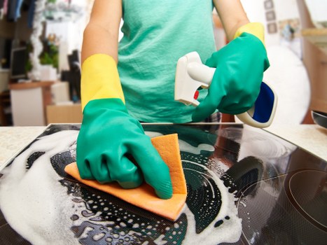 Kitchen deep cleaning during end of tenancy cleaning in Balham